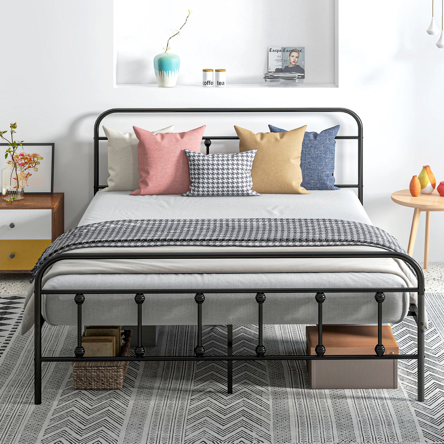 King Size Minimalistic Metal Bed Frame - Durable Black Steel